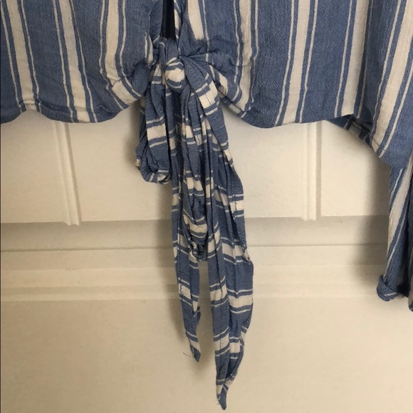 American Eagle Bell Sleeve Top Q NWOT - Picture 2 of 6